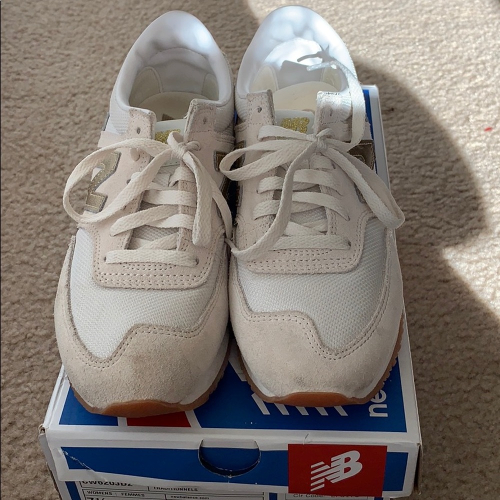 New balance woman’s sneakers.